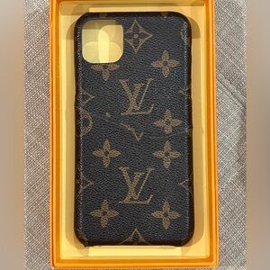 iPhone 11 Max brown phone case